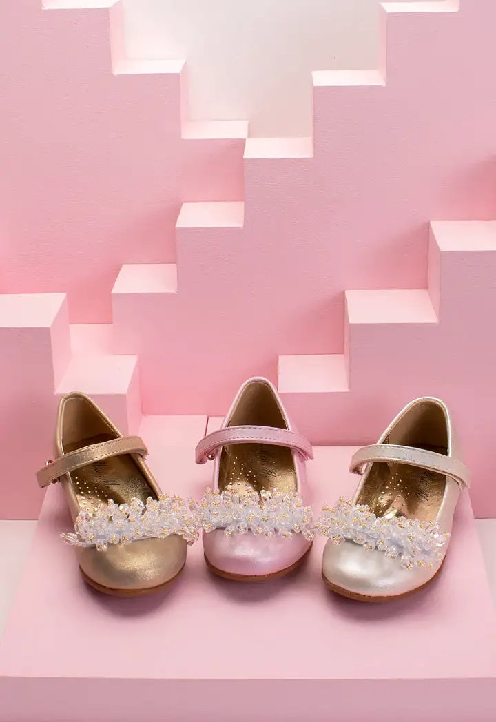 Beads Embellished Flat Shoes